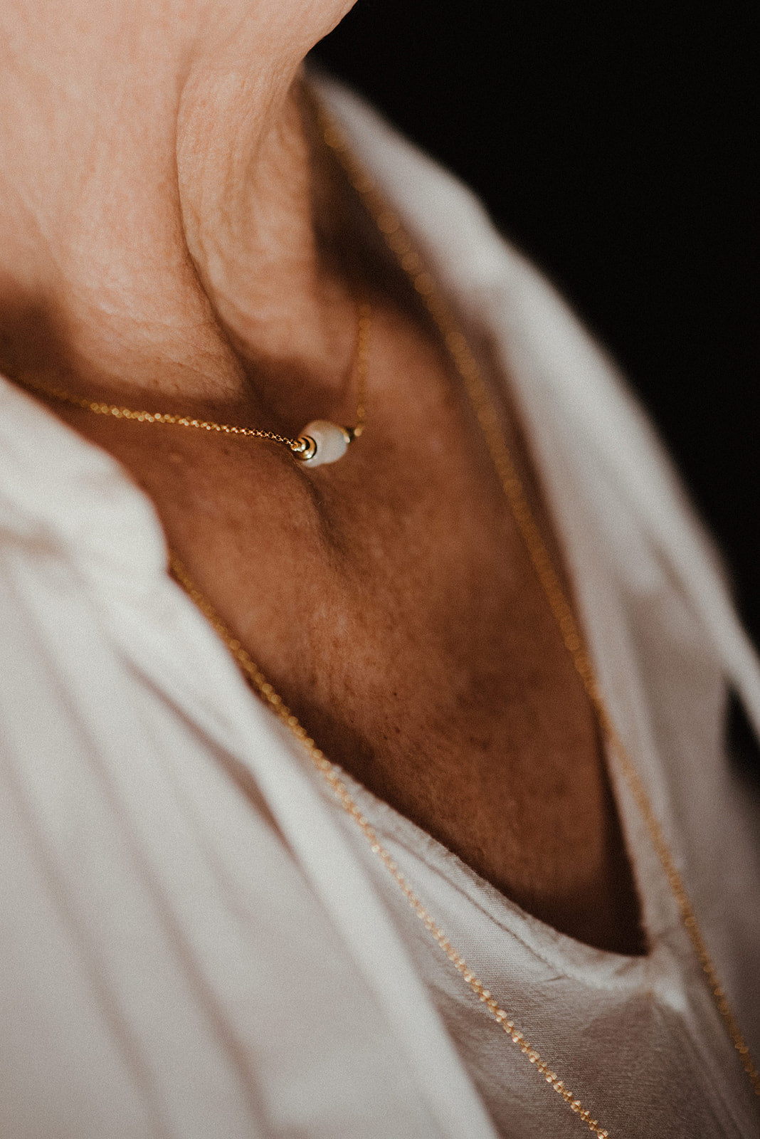 Náhrdelník s perlou. Stříbrný nebo pozlacený řetízek s přívěskem ze sladkovodní perly.