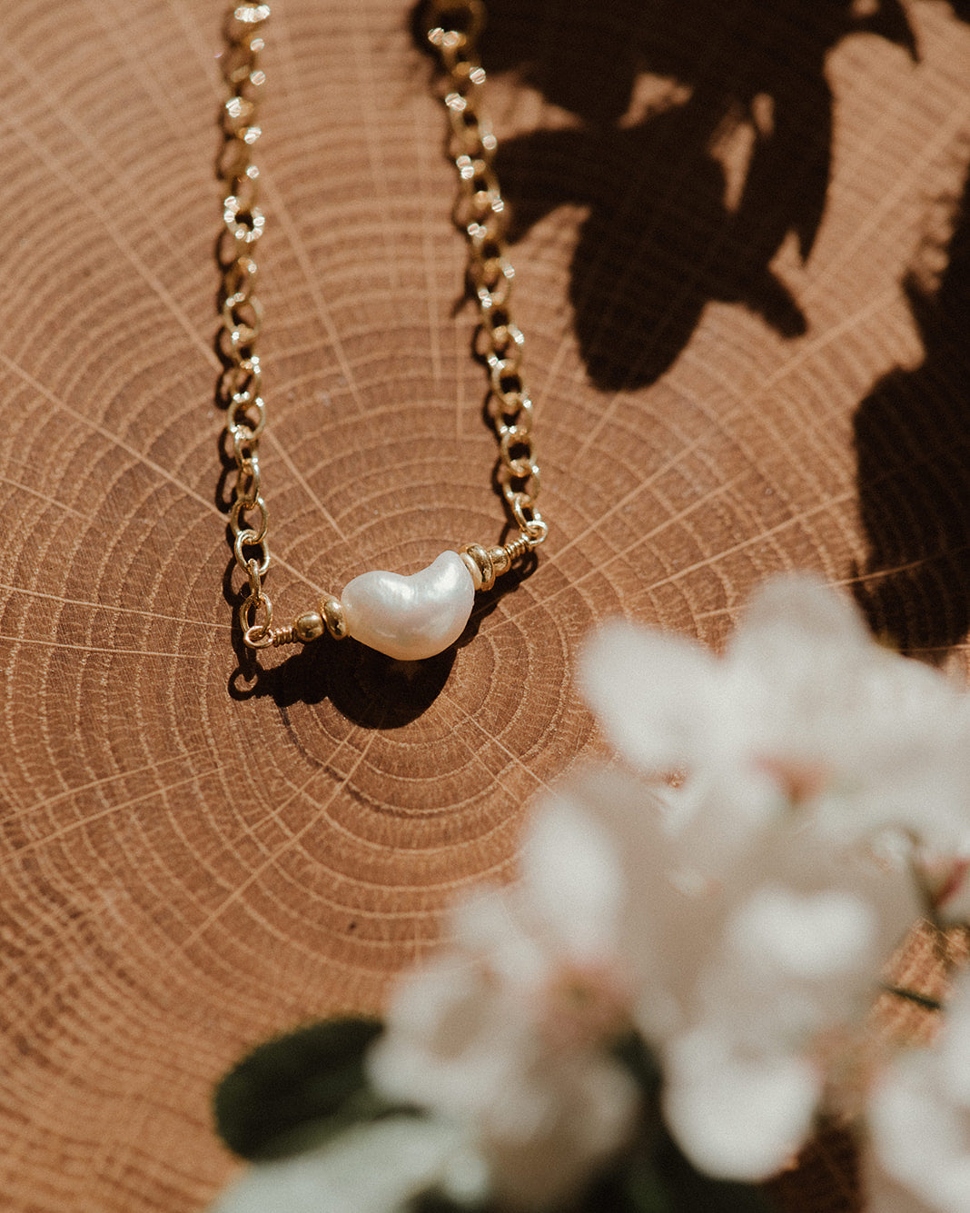 Náramek s perlou biwa. Ručně dělaný náramek s perlou. Stříbrný nebo pozlacený náramek s biwa perlou.